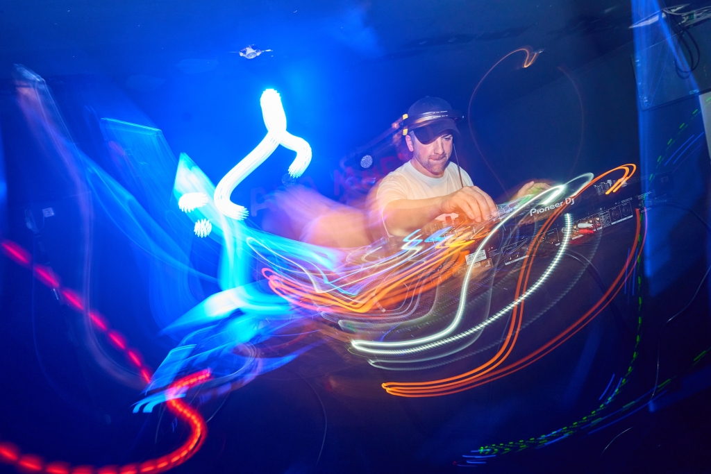 DJ